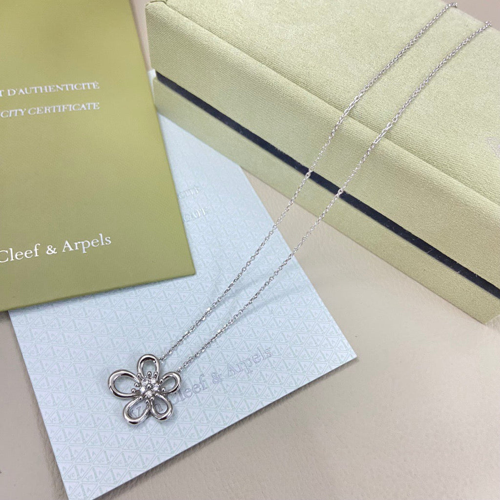 VCA Flower Necklace