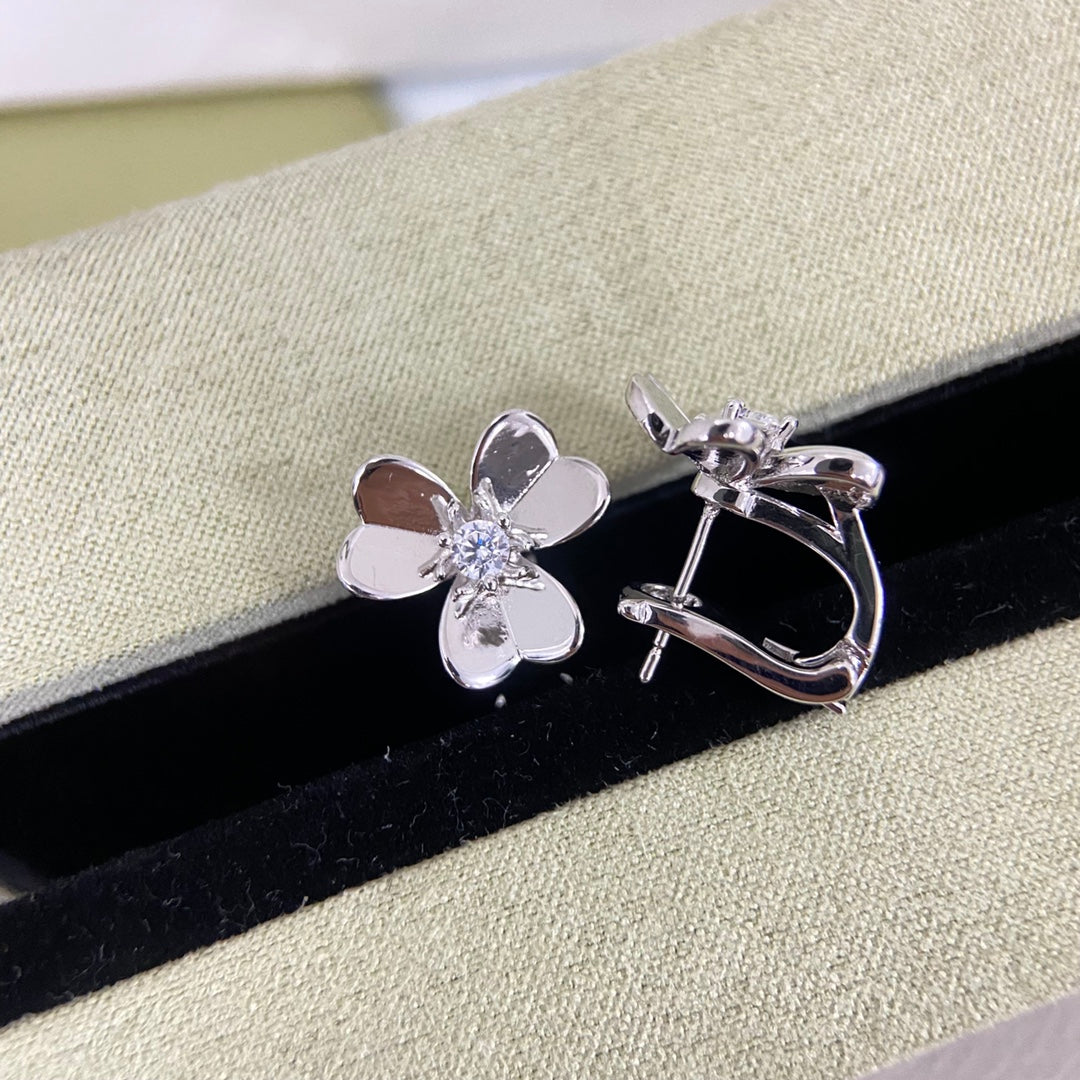 VCA Three Leave Flower Earstud