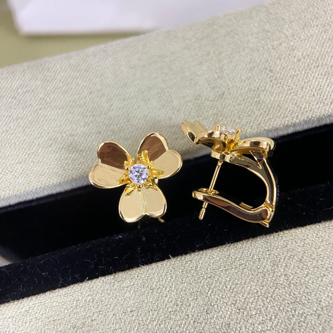 VCA Three Leave Flower Earstud